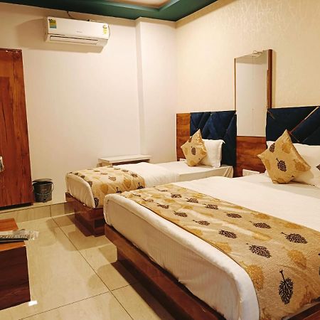 Hotel Maan Palace ヴァドーダラー エクステリア 写真