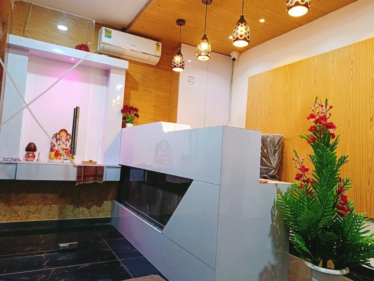 Hotel Maan Palace ヴァドーダラー エクステリア 写真