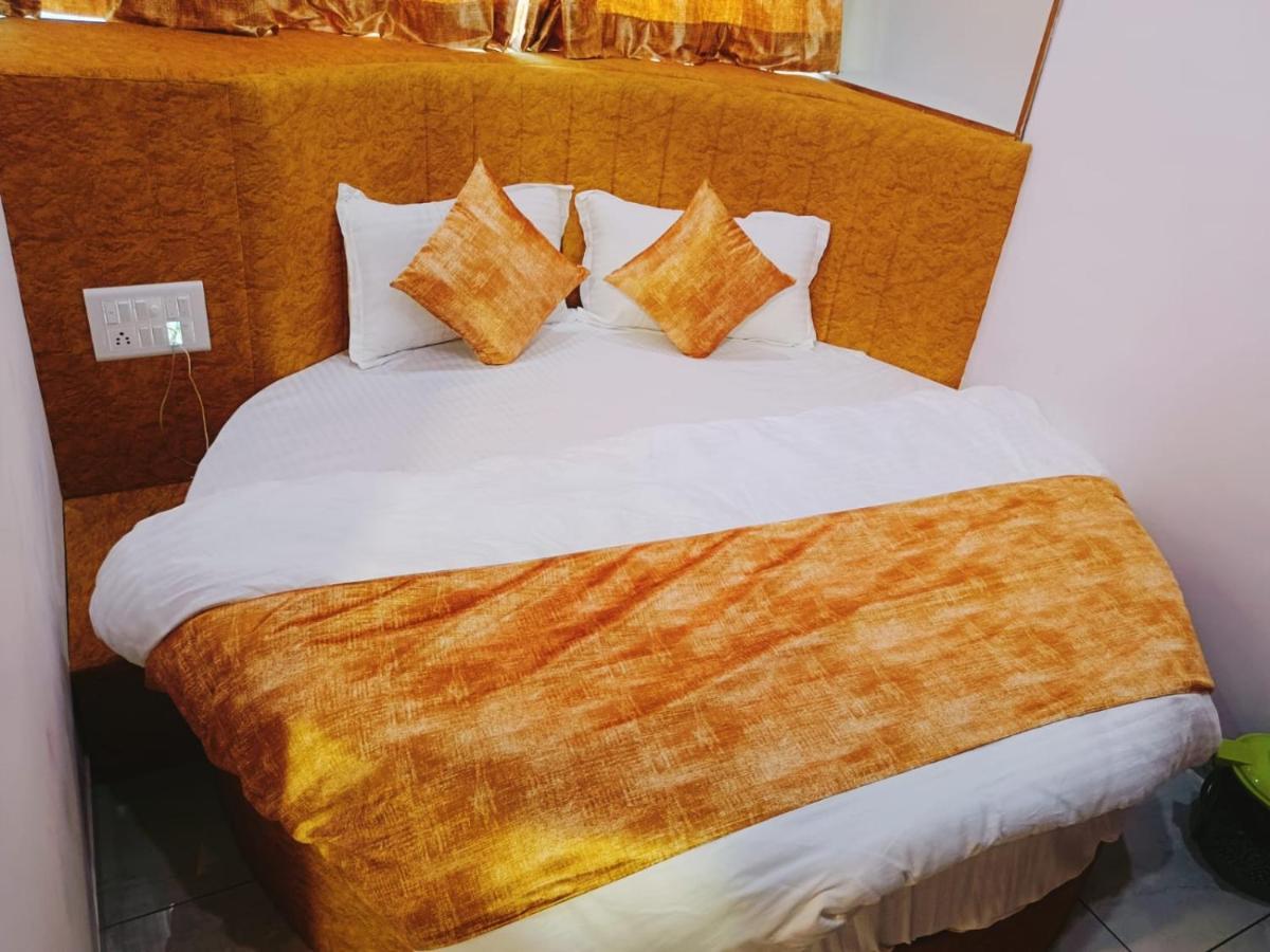 Hotel Maan Palace ヴァドーダラー エクステリア 写真