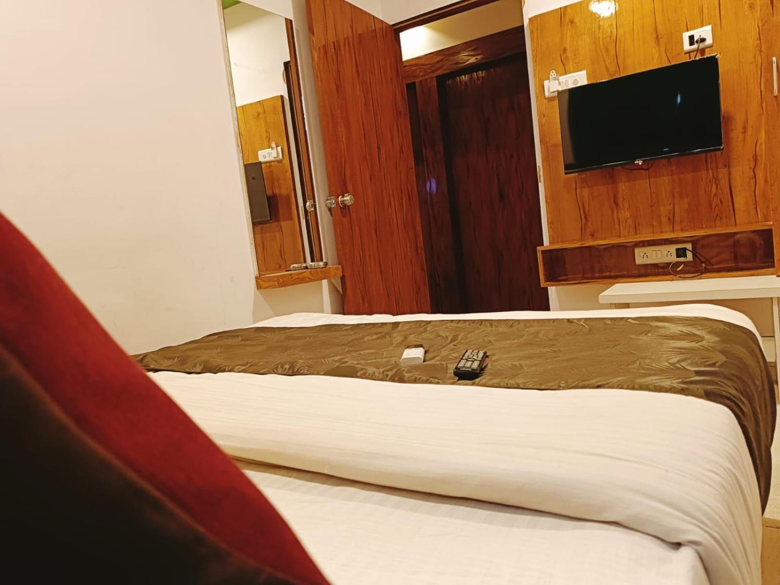Hotel Maan Palace ヴァドーダラー エクステリア 写真