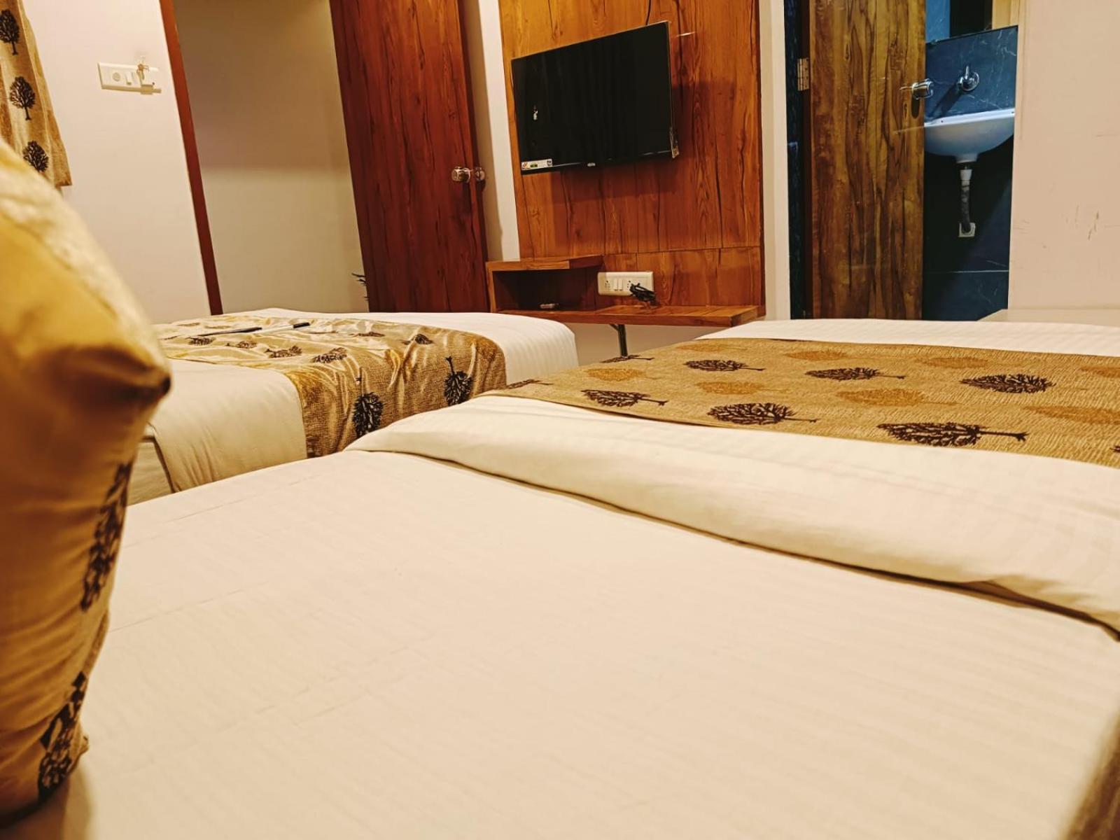 Hotel Maan Palace ヴァドーダラー エクステリア 写真